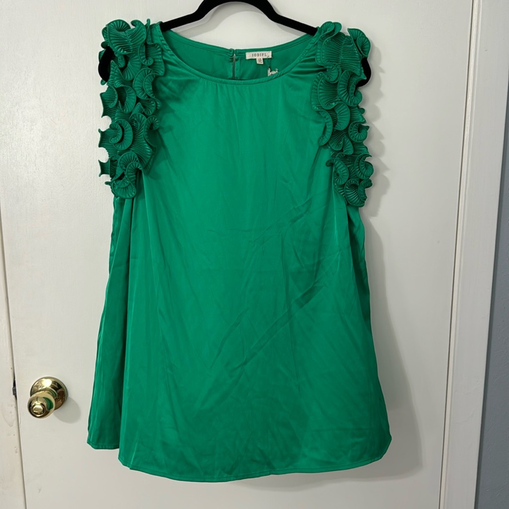 NWT green Jodifl top with super fun shoulder details